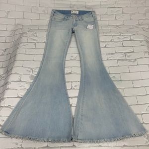 Free People Flare Bell Bottom Jeans. Size 25.New. NWT. light wash denim.Raw hem
